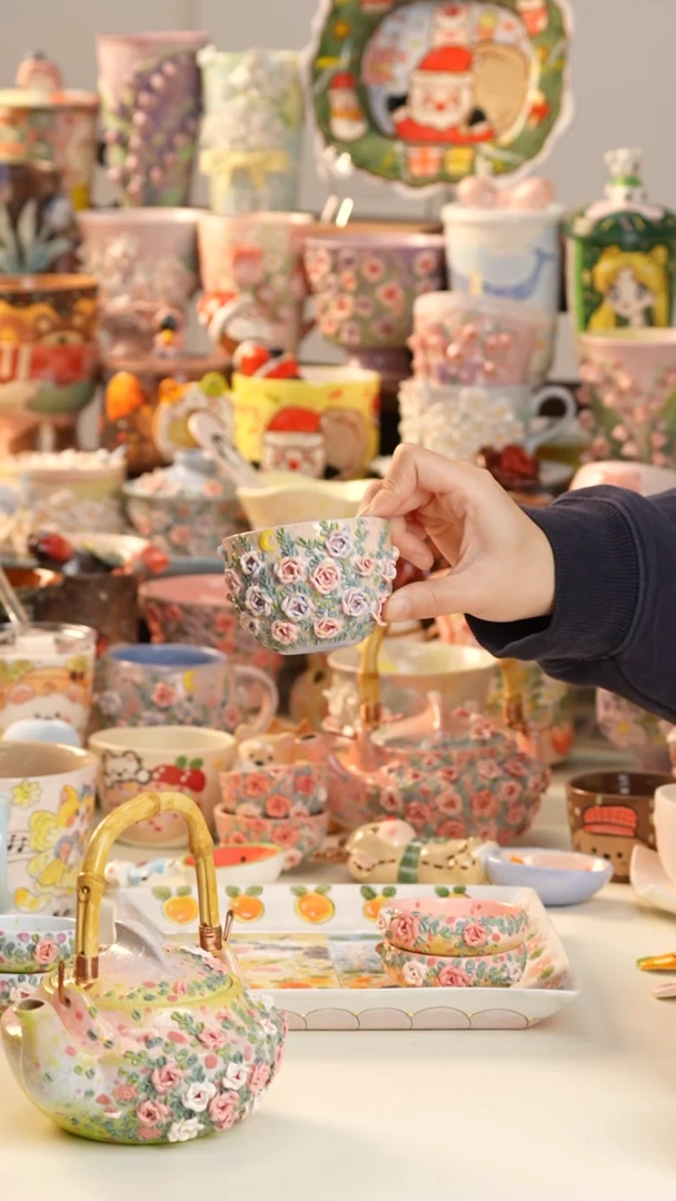 摆件陶景德镇釉下彩手绘设计师款陶瓷