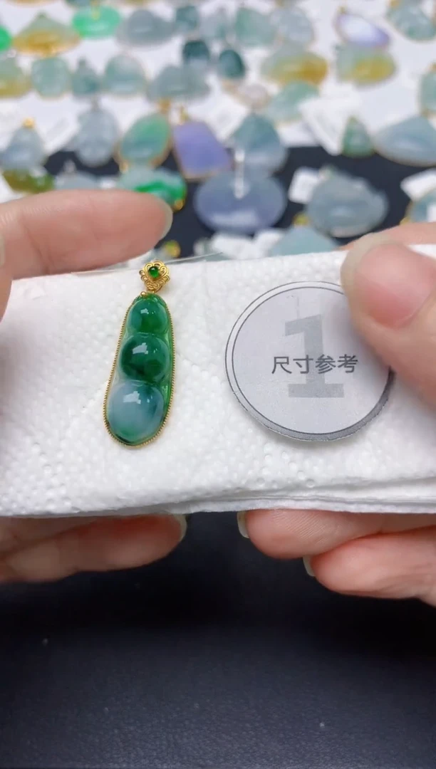 翡翠18K金镶嵌颈饰天然缅甸A货翡翠