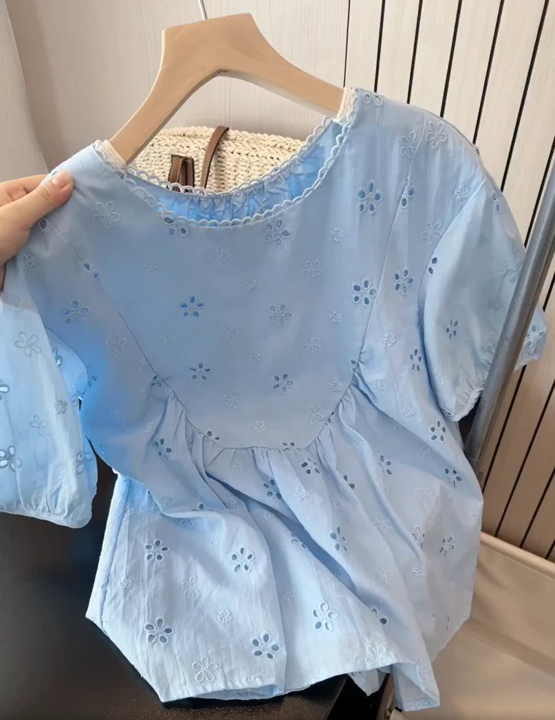 2025新款法式温柔风蕾丝短袖上衣夏季气质宽松显瘦泡泡袖圆领衬衫