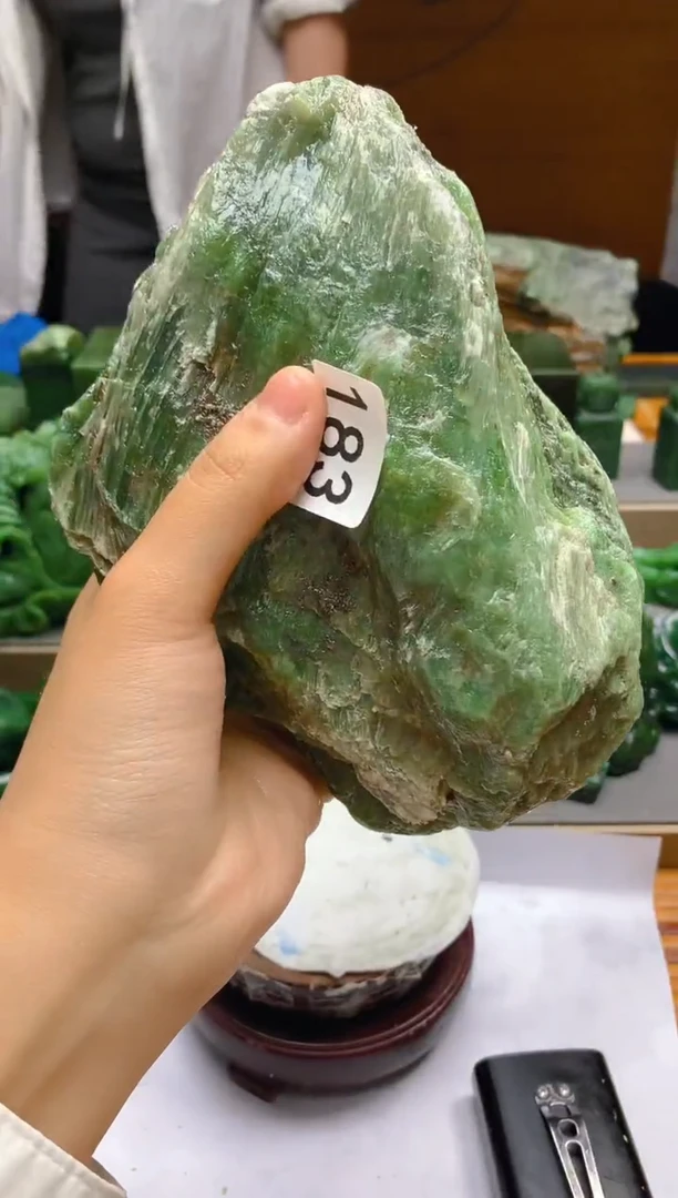 和田玉（碧玉）未镶嵌珠宝半成品1