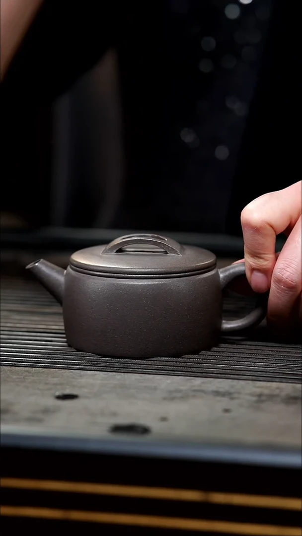 【闪购商品】紫砂茶壶微瑕蟹壳青老料平底小汉瓦160cc