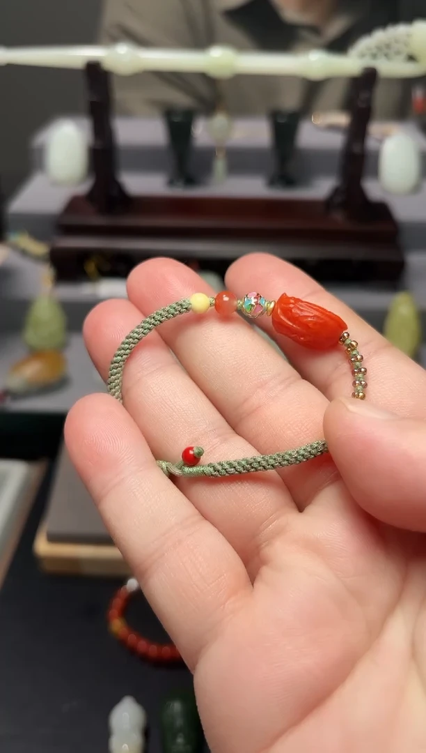 南红玛瑙未镶嵌颈饰一鸣惊人