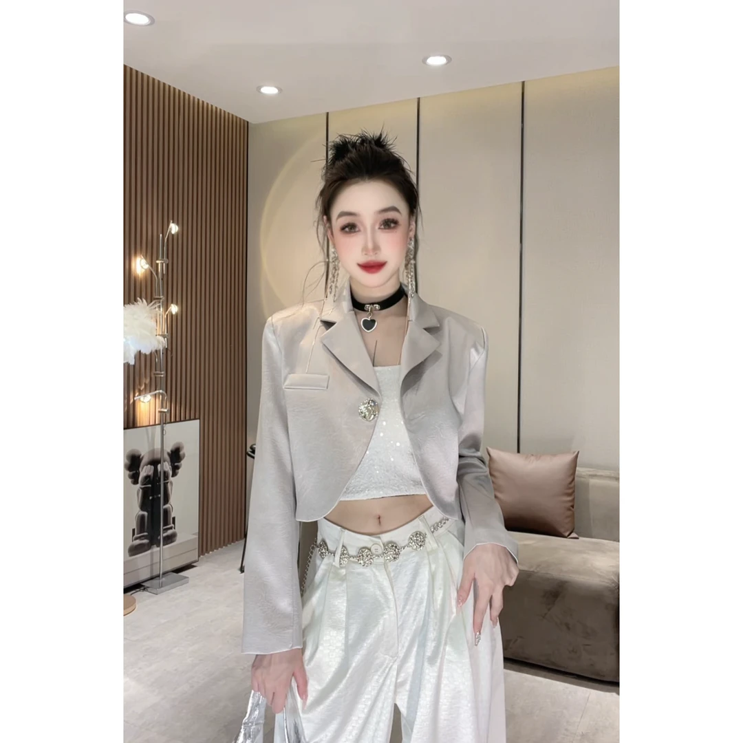 XQ88009【短外套】早春小众设计感时尚轻奢气质超短款西装外套女