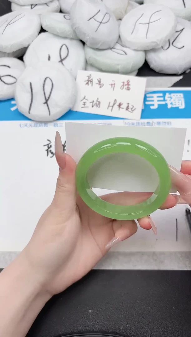 未镶嵌手镯石英质玉290-58