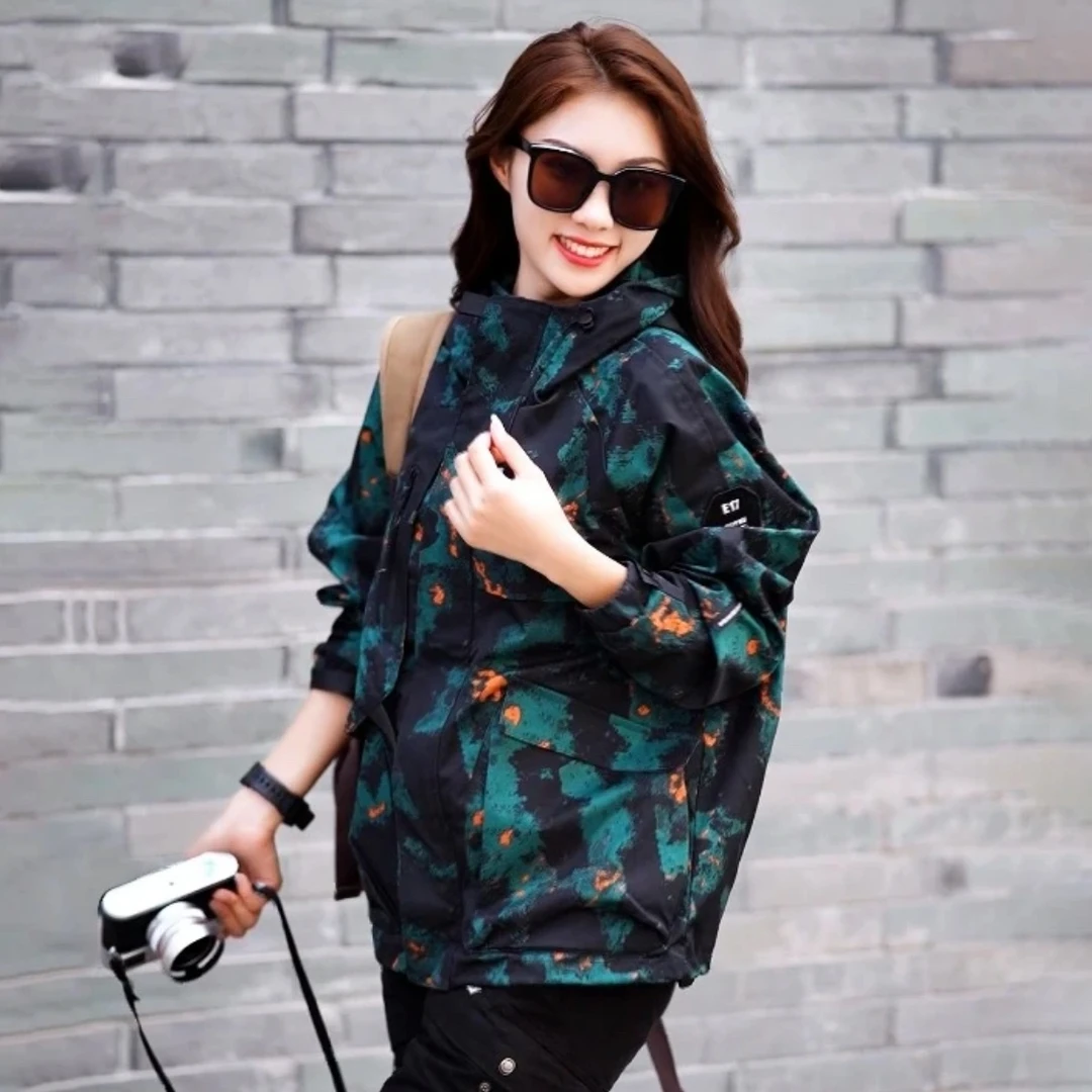 男女同款户外防晒服百搭冲锋衣连帽防水运动春秋新款休闲夹克外套