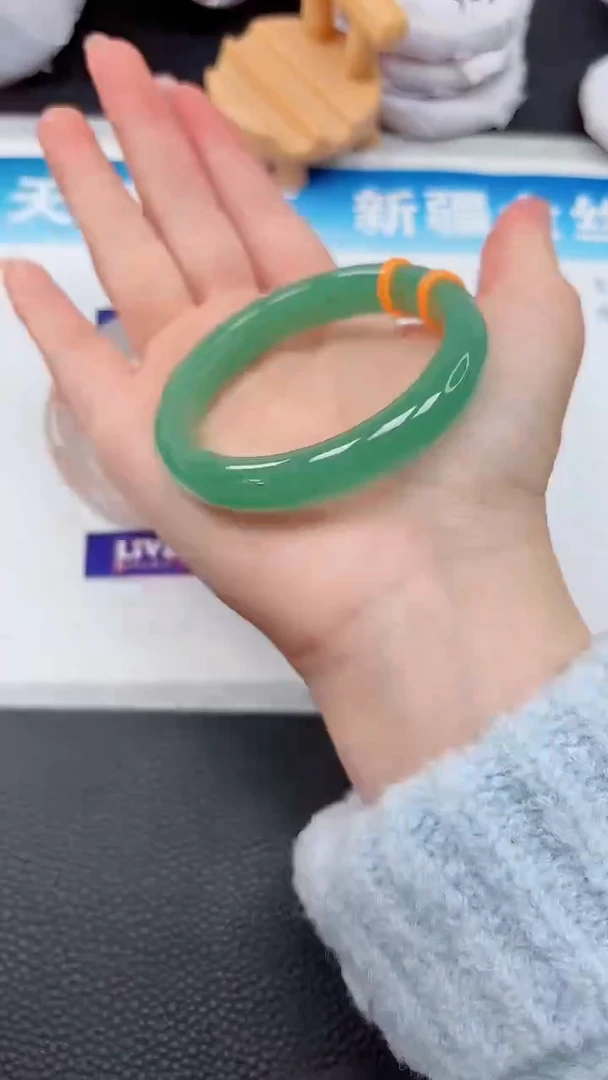 【闪购商品】石英质玉手镯未镶嵌800
