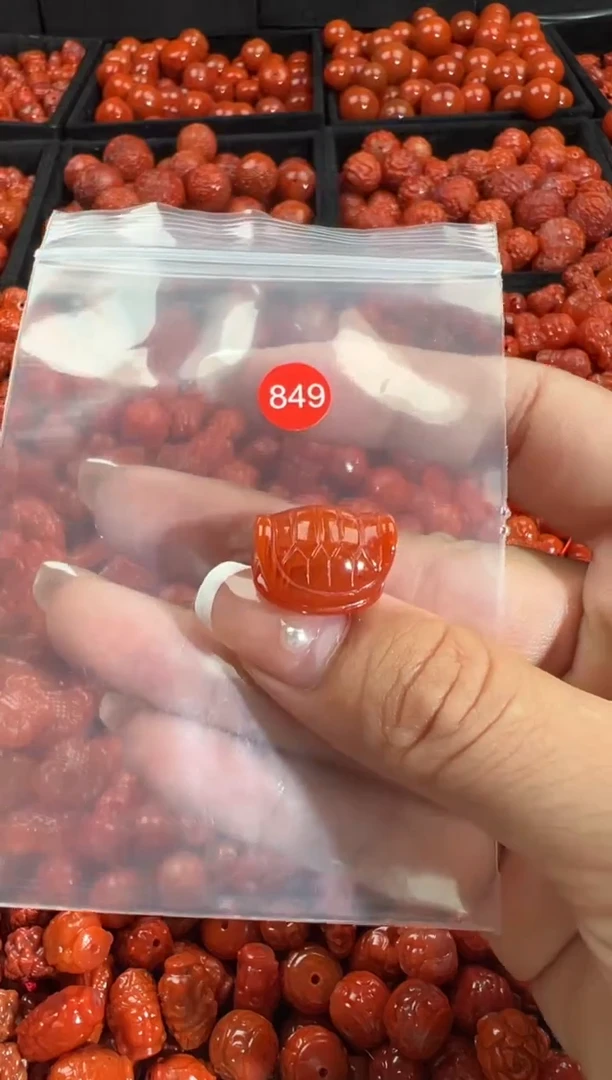 颈饰未镶嵌南红玛瑙1