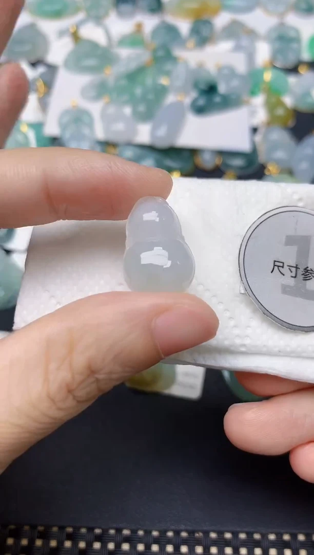 翡翠未镶嵌颈饰天然缅甸A货翡翠