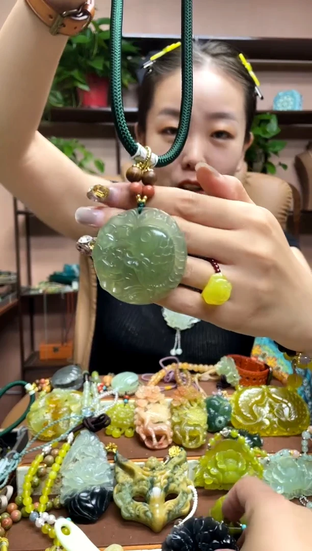 未镶嵌岫玉吊坠·1