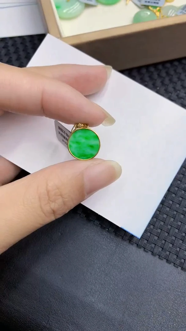 【闪购商品】翡翠颈饰18K金镶嵌            8