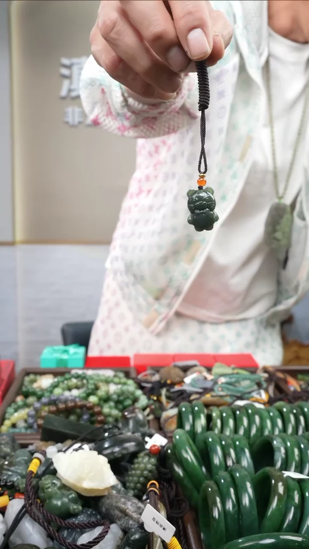 和田玉（糖玉）未镶嵌吊坠(赠链)和田玉挂件