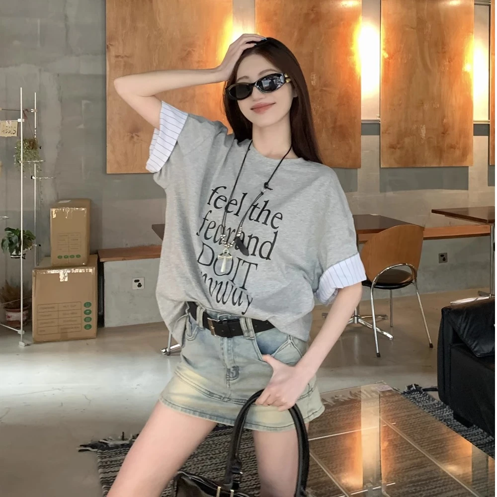 慵懒风字母印花短袖灰色T恤女夏季休闲小众宽松条纹拼接圆领上衣