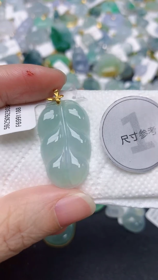 颈饰18K金镶嵌翡翠天然缅甸A货翡翠