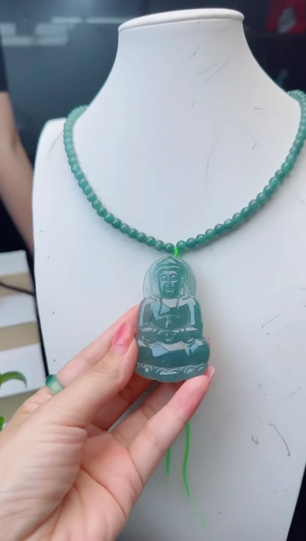 翡翠未镶嵌颈饰多样性发货其中一件