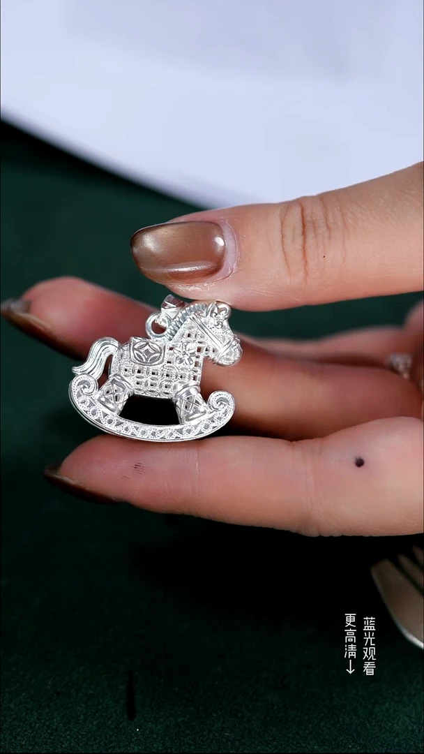 珐琅足银花丝中号木马吊坠