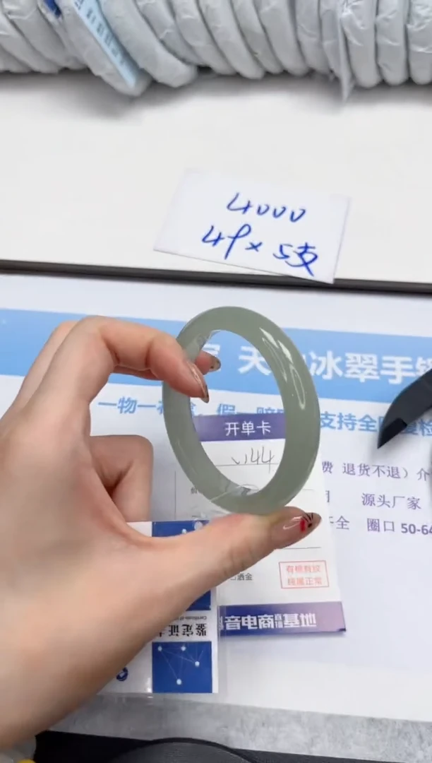 未镶嵌手镯石英质玉V144-56