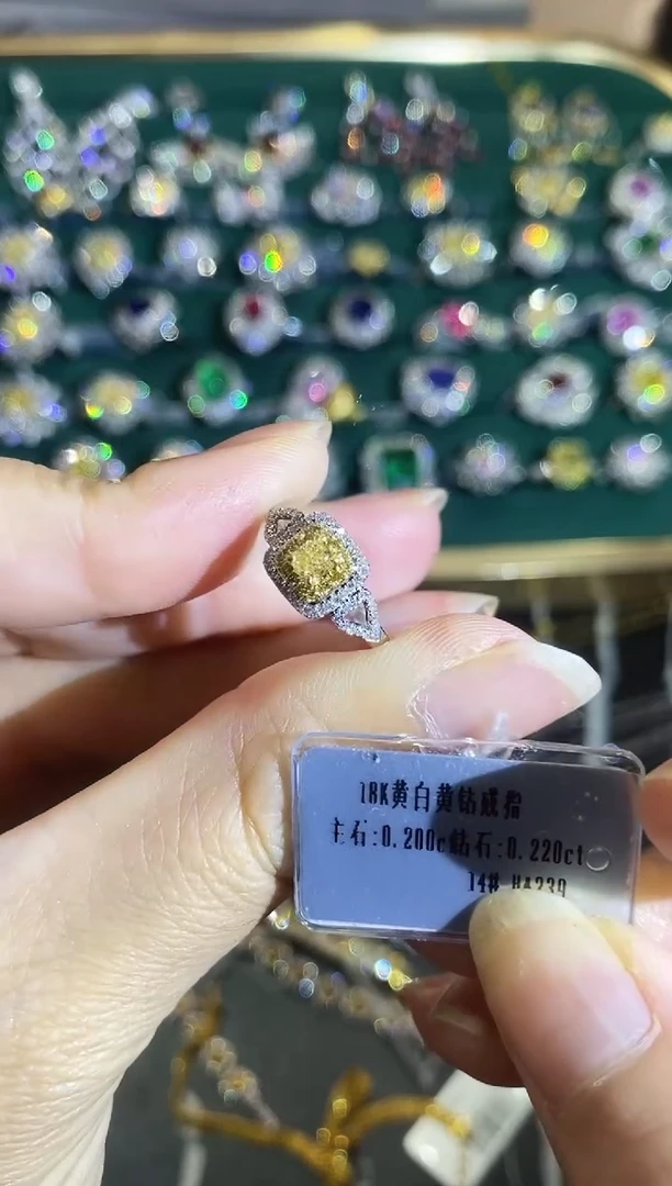 18K金镶嵌戒指钻石555