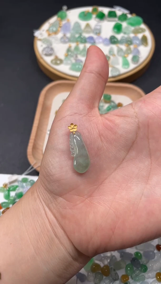 吊坠(不含链)18K金镶嵌翡翠一个JK721