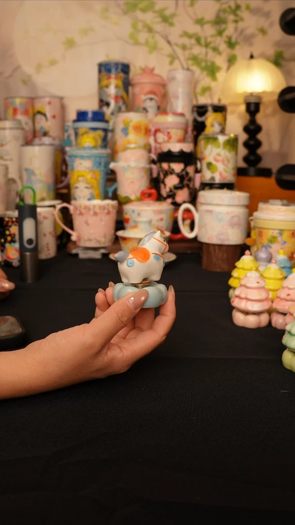 陶景德镇手绘的杯子