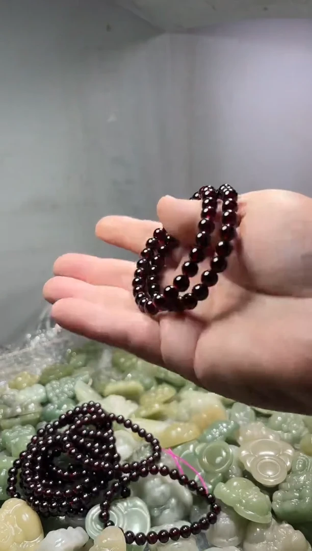 颈饰未镶嵌石榴石用****忆11
