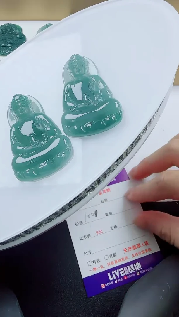 翡翠未镶嵌颈饰素衣多样性发其一