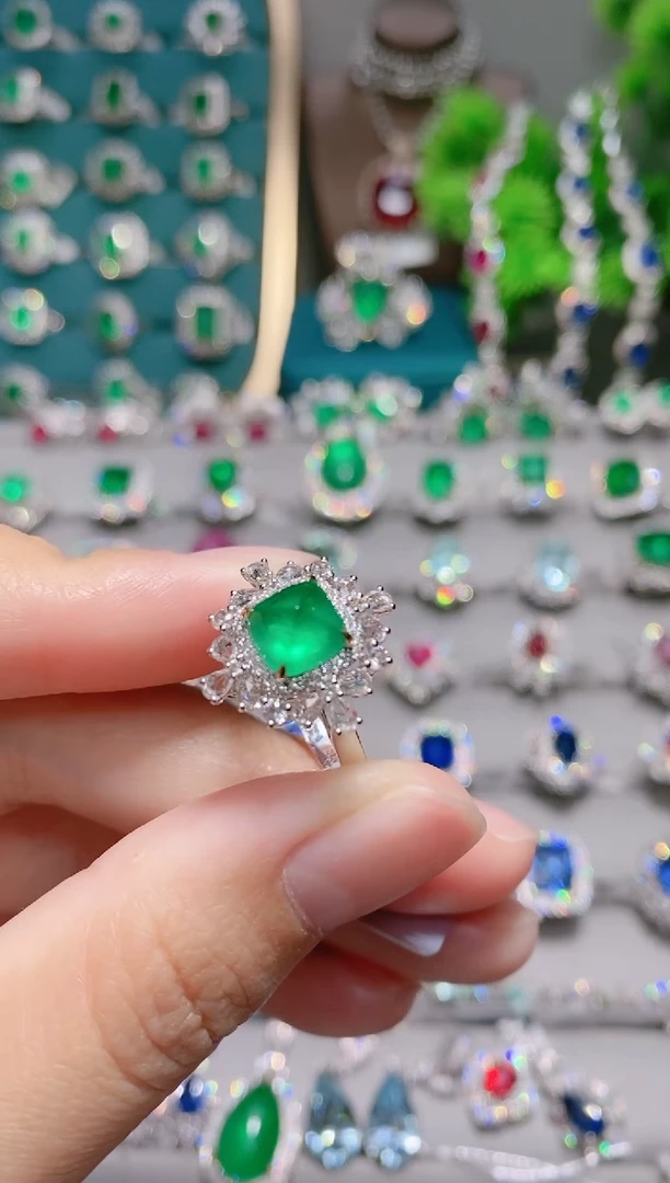 18K金镶嵌戒指祖母绿.