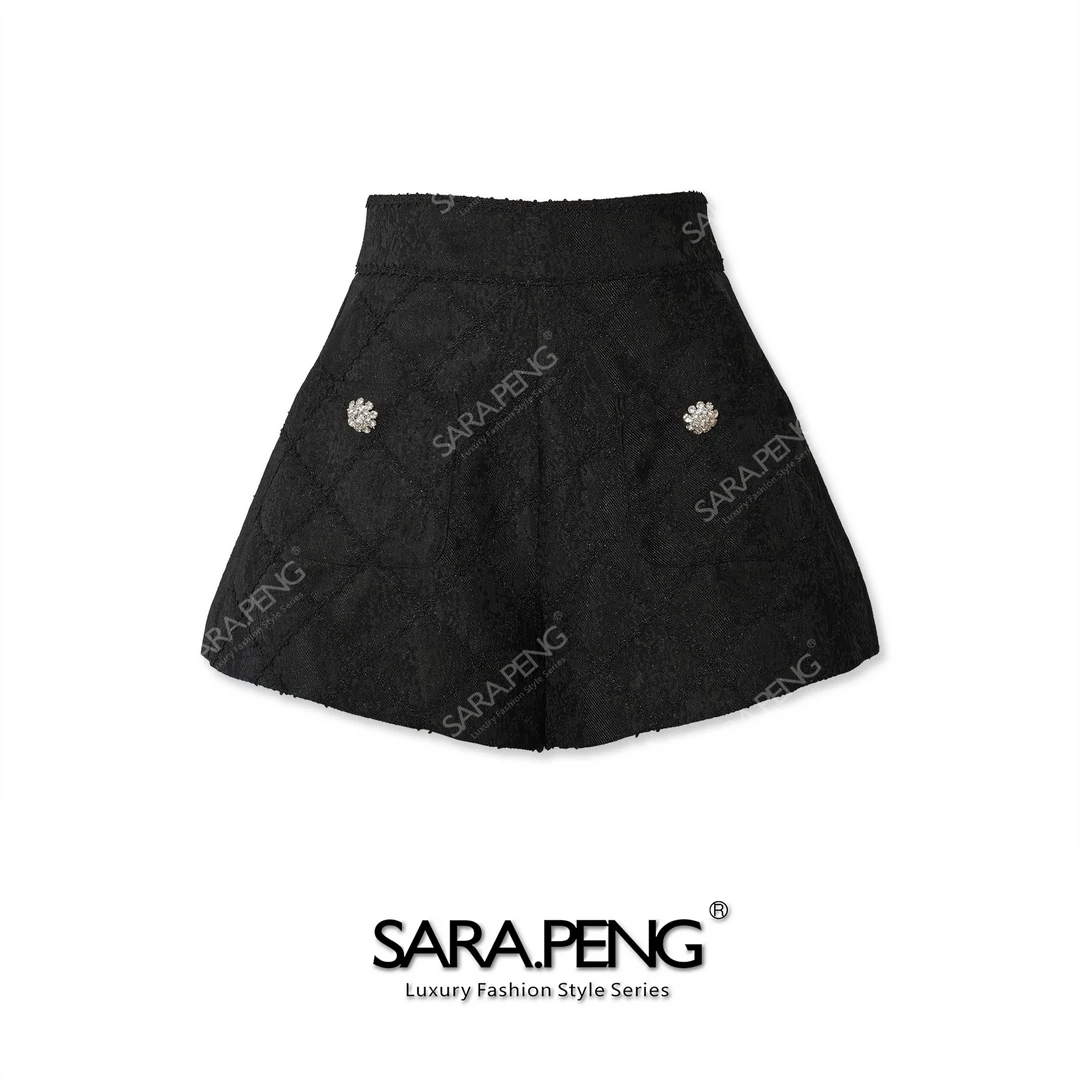 SARA.PENG腿精担当｜新品菱形格提花点扣短裤｜休闲百搭配穿｜显腿长