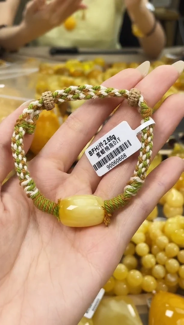 未镶嵌琥珀裸石j15