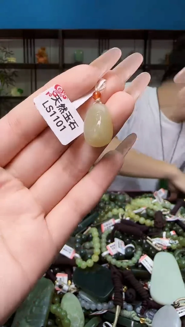 颈饰未镶嵌和田玉多样性发一