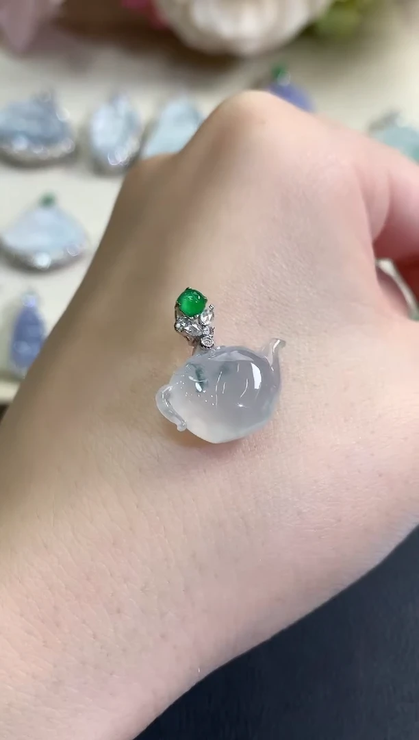 吊坠(不含链)18K金镶嵌翡翠秋日珠宝Q47