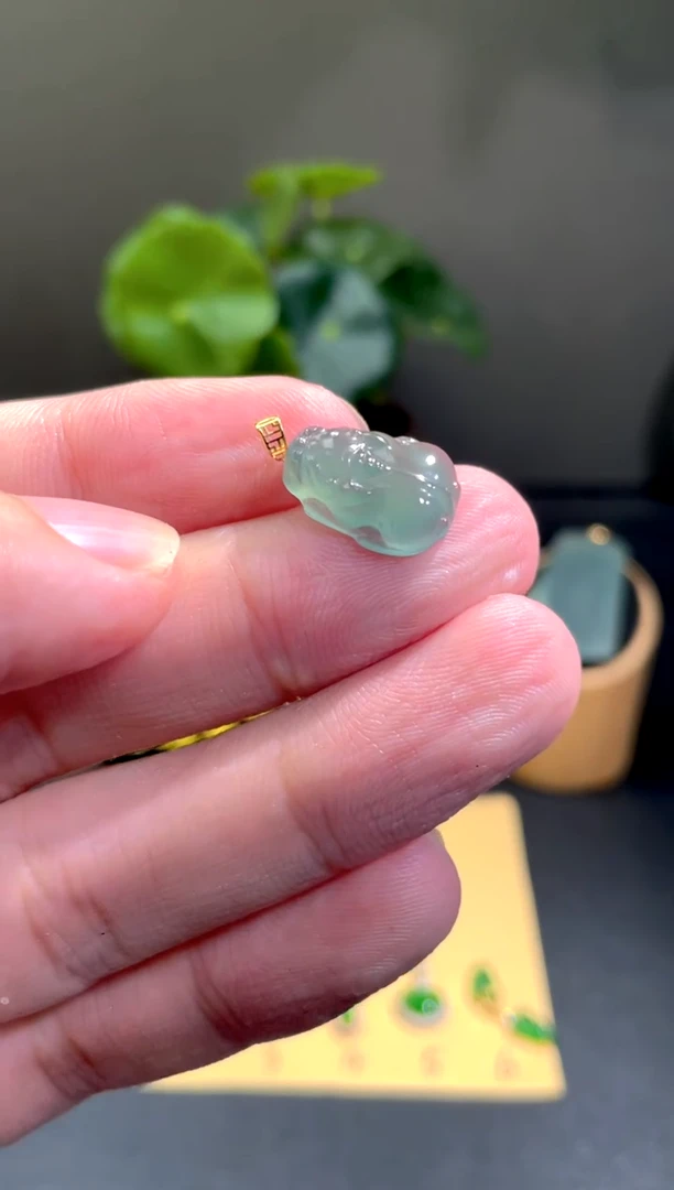 颈饰18K金镶嵌翡翠翡翠A货