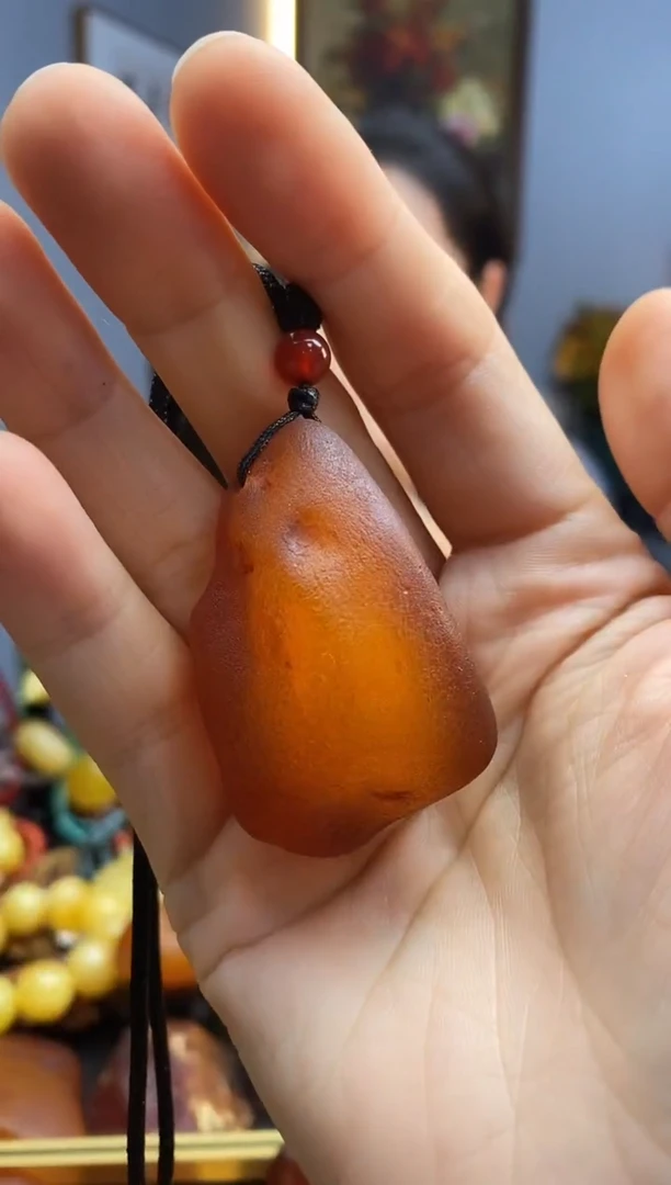 未镶嵌颈饰琥珀吊坠