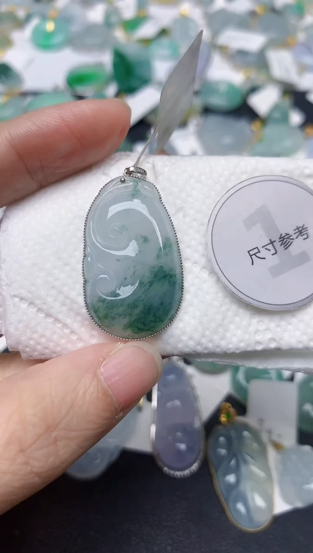 颈饰18K金镶嵌翡翠天然缅甸A货翡翠