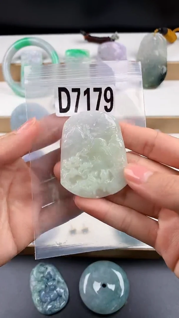 颈饰未镶嵌翡翠天然翡翠吊坠挂件