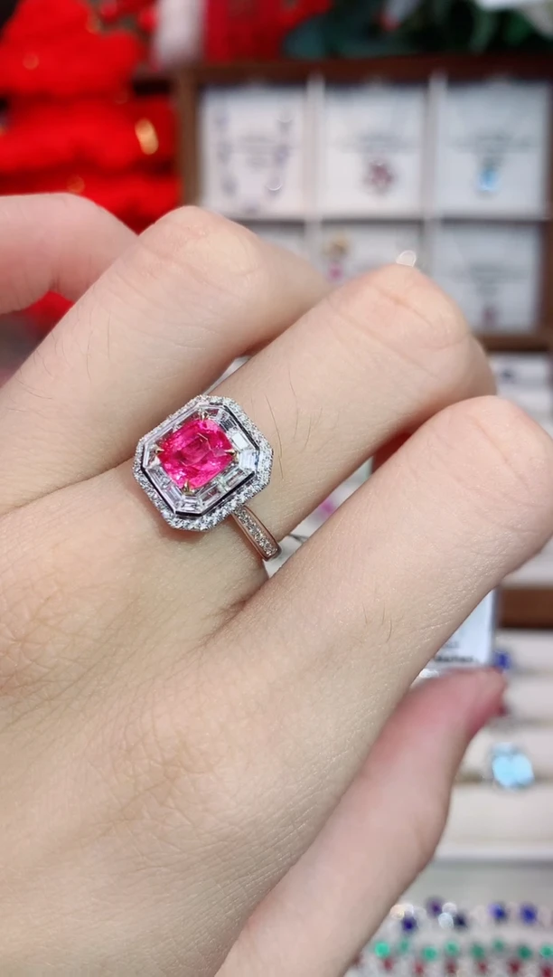 18K金镶嵌戒指尖晶石1.42ct/天然宝石/七天无理由