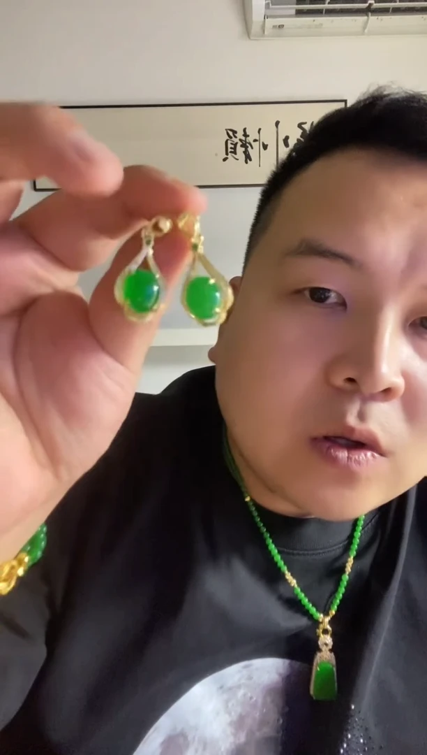 翡翠未镶嵌颈饰145耳钉