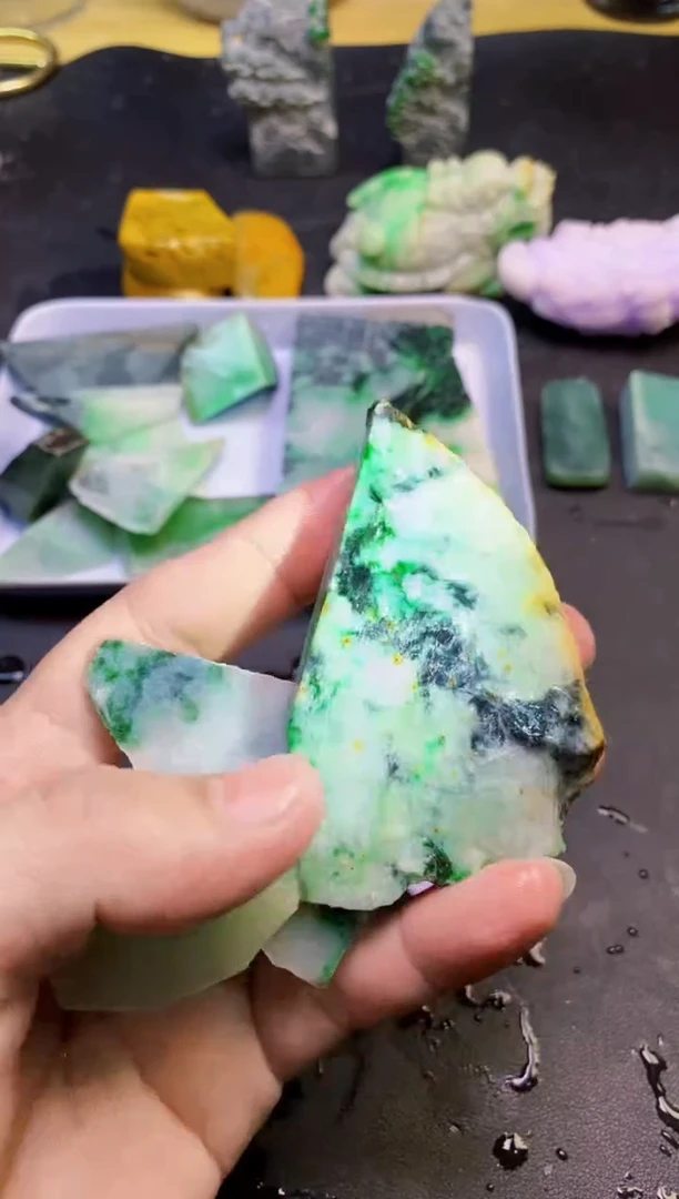 翡翠未镶嵌颈饰天然翡翠005