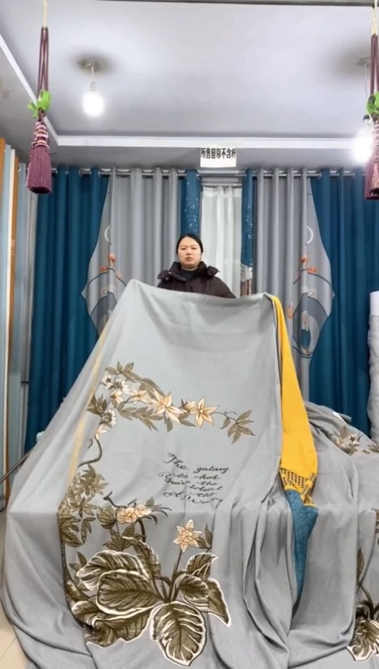 布成品窗帘   5.8*2.7米