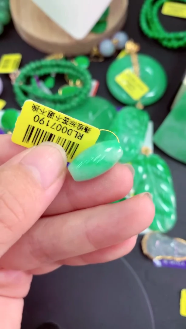 吊坠(不含链)未镶嵌翡翠挂件