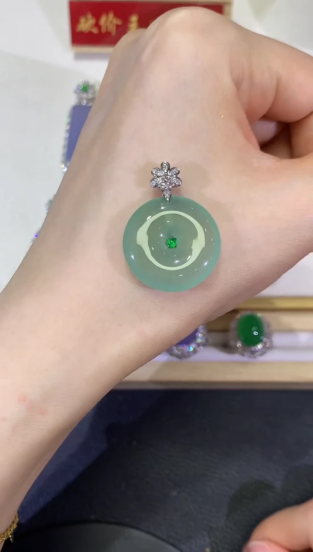 翡翠18K金镶嵌颈饰团购12