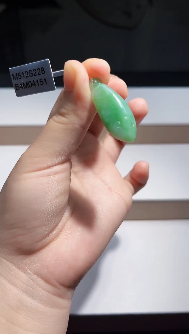 吊坠(不含链)未镶嵌翡翠挂件