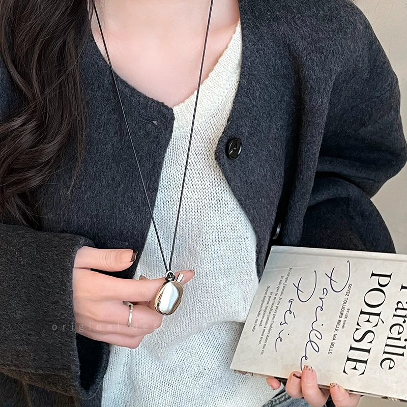 钛钢吊坠 黑绳水瓶吊坠长款项链女韩系ins风简约百搭毛衣链C104