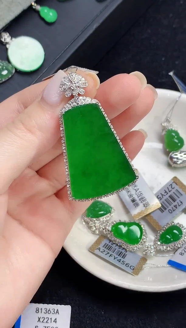 吊坠(不含链)18K金镶嵌翡翠CY