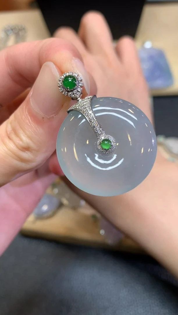 【闪购商品】翡翠颈饰18K金镶嵌平安扣【无服务费】