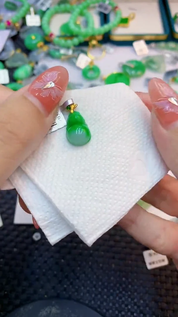 颈饰18K金镶嵌翡翠1