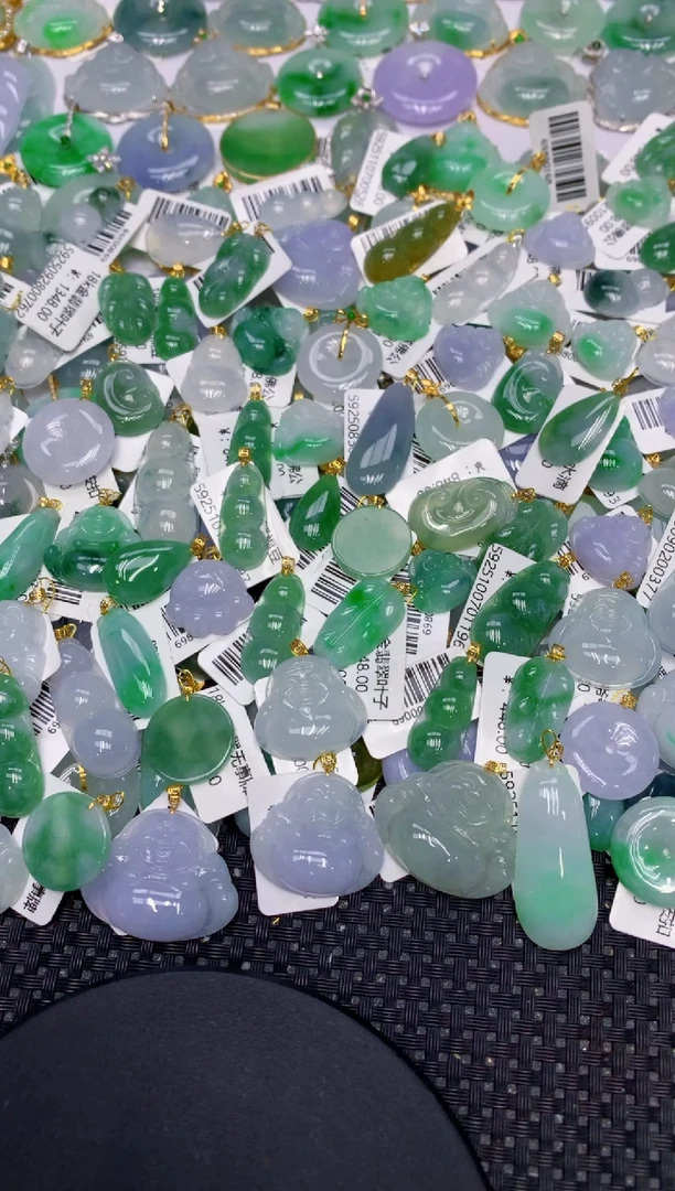 颈饰18K金镶嵌翡翠111111111