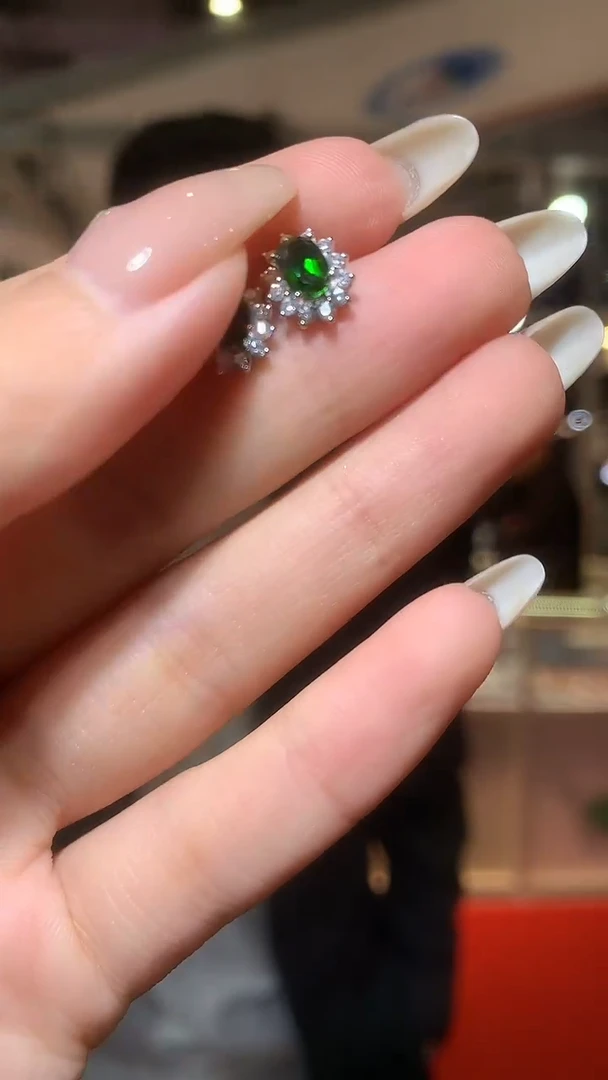 银S925镶嵌透辉石耳饰【宝石世家严选】