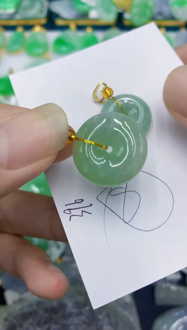 翡翠未镶嵌颈饰1111111111多样性发其一