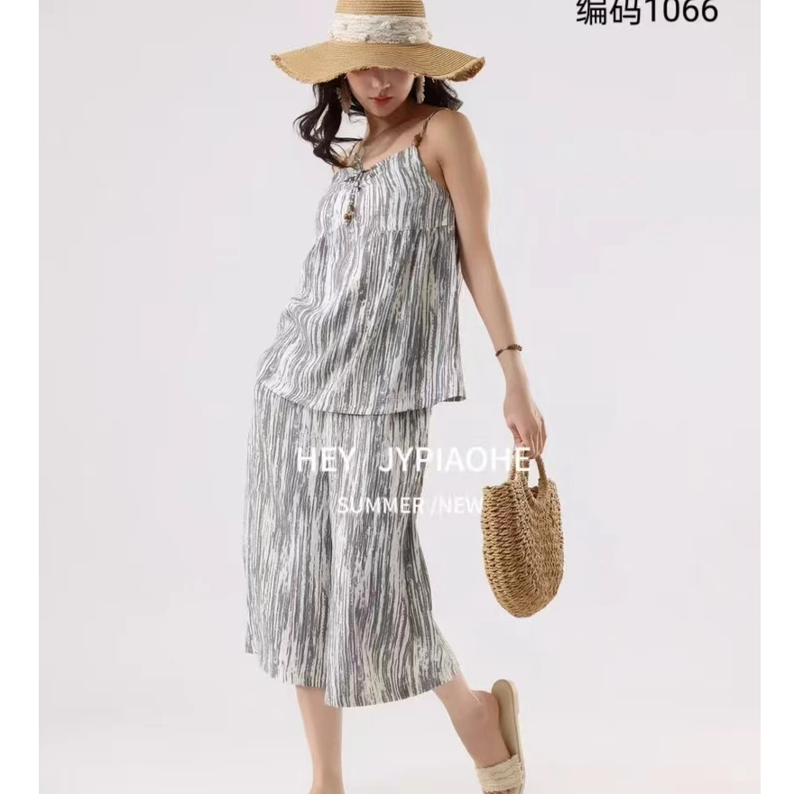 严选福利  女士带胸垫竖纹细吊带套头七分套5222