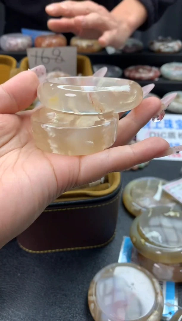 未镶嵌手镯石英质玉（54圈口）赠送镯心